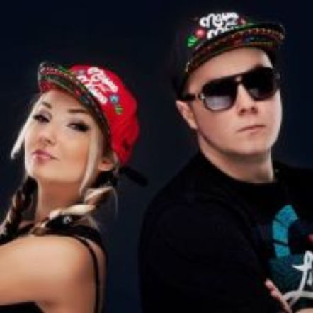 Prima Aprilis: Donatan i Cleo wkręcają fanów na Facebooku! [VIDEO] – informacje, premiery teledysków – ESKA.pl