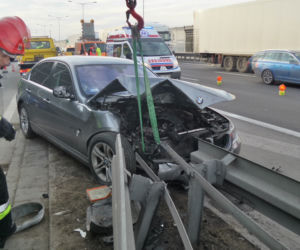BMW na barierkach S8