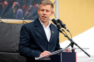 Znany polityk ostrzega: Mają na mnie sekstaśmy i chcą je ujawnić!