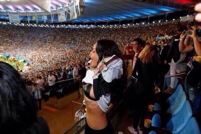 Rihanna, finał mistrzostw świata 2014