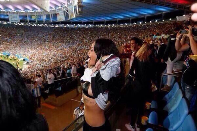 Rihanna, finał mistrzostw świata 2014