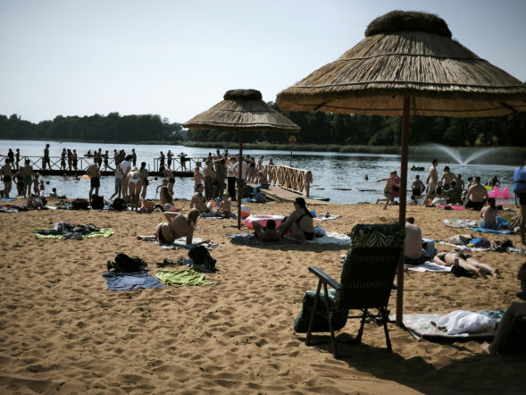 Nadchodzi  upał. Piekielny żar będzie lał się z nieba. Alerty rozszerzone na kolejne regiony!