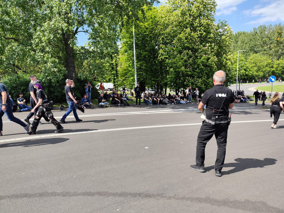 Długie kolejki i tłum fanów przed koncertem Metaliki