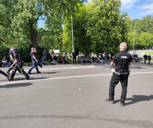 Długie kolejki i tłum fanów przed koncertem Metaliki