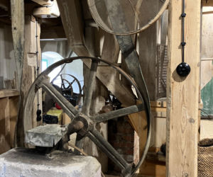 Ekspozycja urządzeń młyńskich w Dolnym Młynie w Wojciechowie