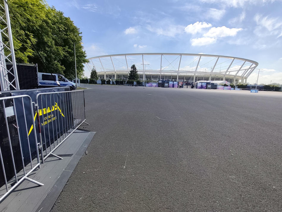 Długie kolejki i tłum fanów przed koncertem Metaliki