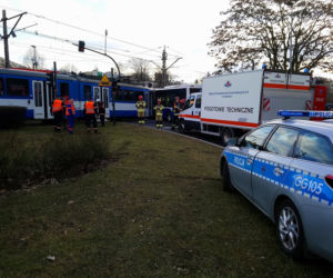 Dramatyczny wypadek w Krakowie. Tramwaj zderzył się z autobusem, są ranni