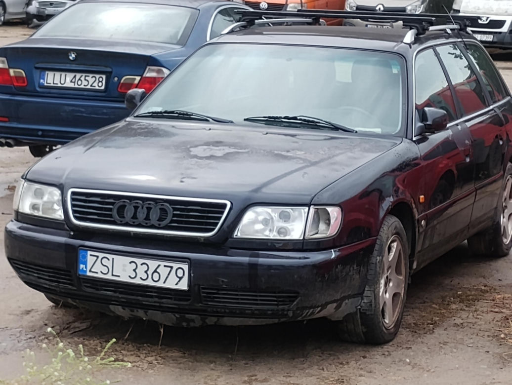 Drogowcy znów sprzedają wraki z ulicy. Wśród nich jest Chrysler w kwiatki