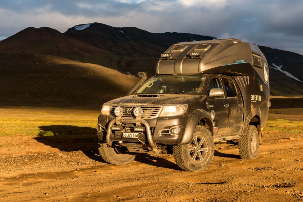 Toyota Hilux Expedition V1 - pick-up i kamper w jednym