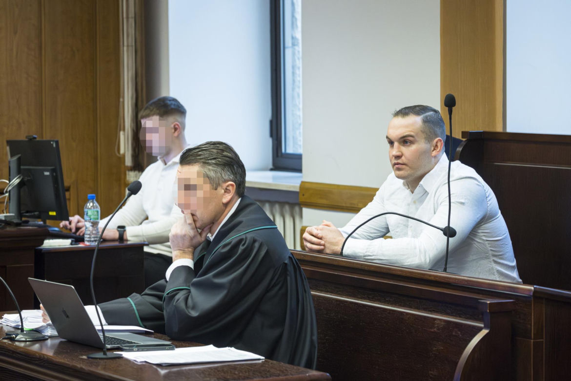 Co widać na nagraniu ataku nożem na Nowym Świecie? Sąd odtworzył szokujący materiał