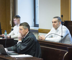 Co widać na nagraniu ataku nożem na Nowym Świecie? Sąd odtworzył szokujący materiał