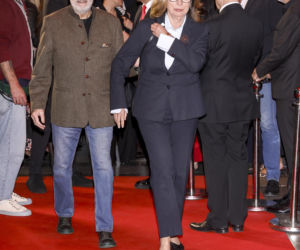 Ministra kultury zachwyciła elegancją na premierze filmu Ojczyzna