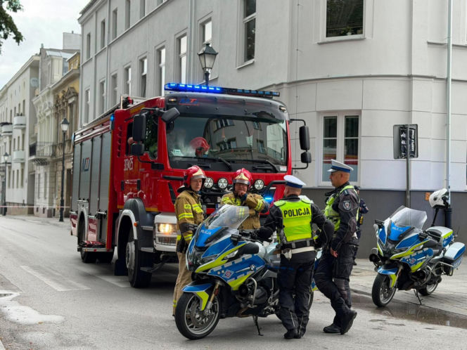 Pilna akcja służb w centrum Kielc. Zablokowana ulica Wesoła