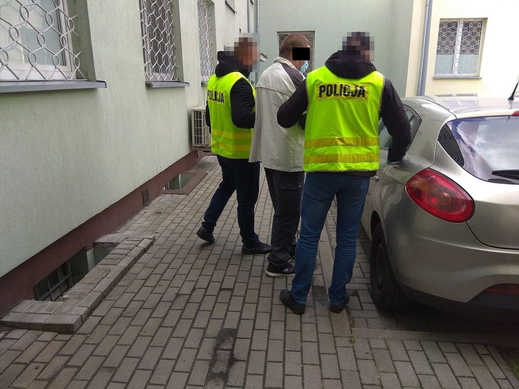 Pobiła przechodnia, bo nie poczęstował papierosami. Uciekając zgubiła dowód