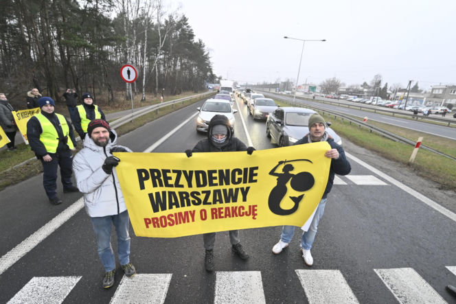 Mają dość korków, chcą buspas. W godzinach szczytu protestowali na pasach