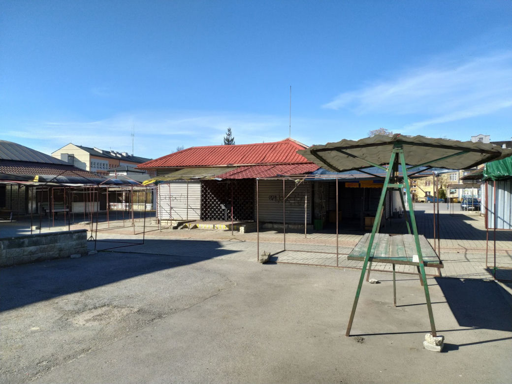 Place targowe w Tarnowie opustoszały