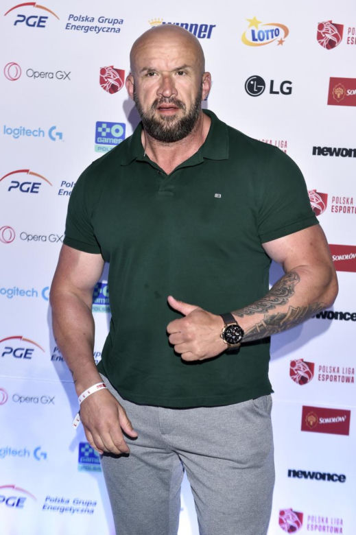 Tomasz Oświeciński filmową gwiazdą produkcji Vegi. Tak celebryta zmieniał się przez lata