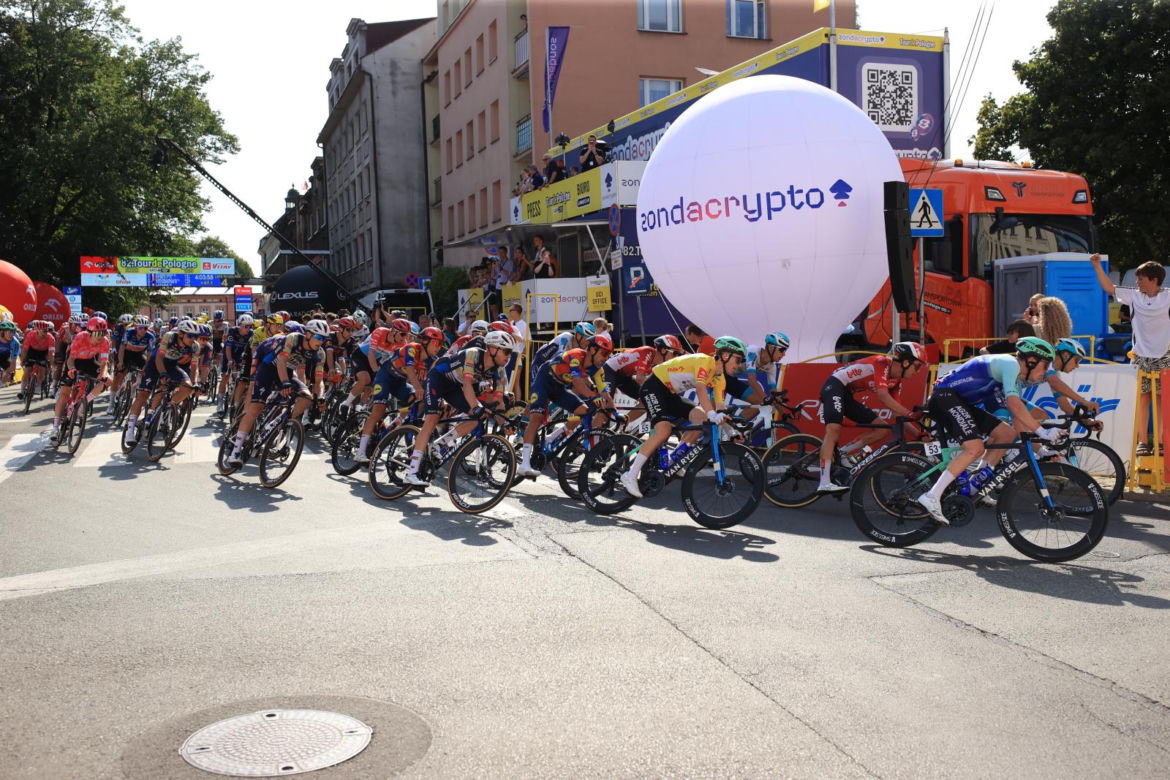 Finał IV etapu Tour de Pologne w Cieszynie. Mieszkańcy kibicowali kolarzom
