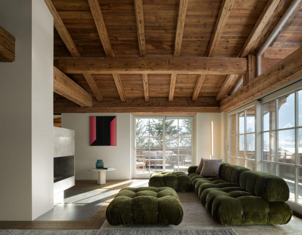 Część mieszkalna łączy w sobie tradycyjną architekturę alpejską z minimalistycznym, modernistycznym stylem