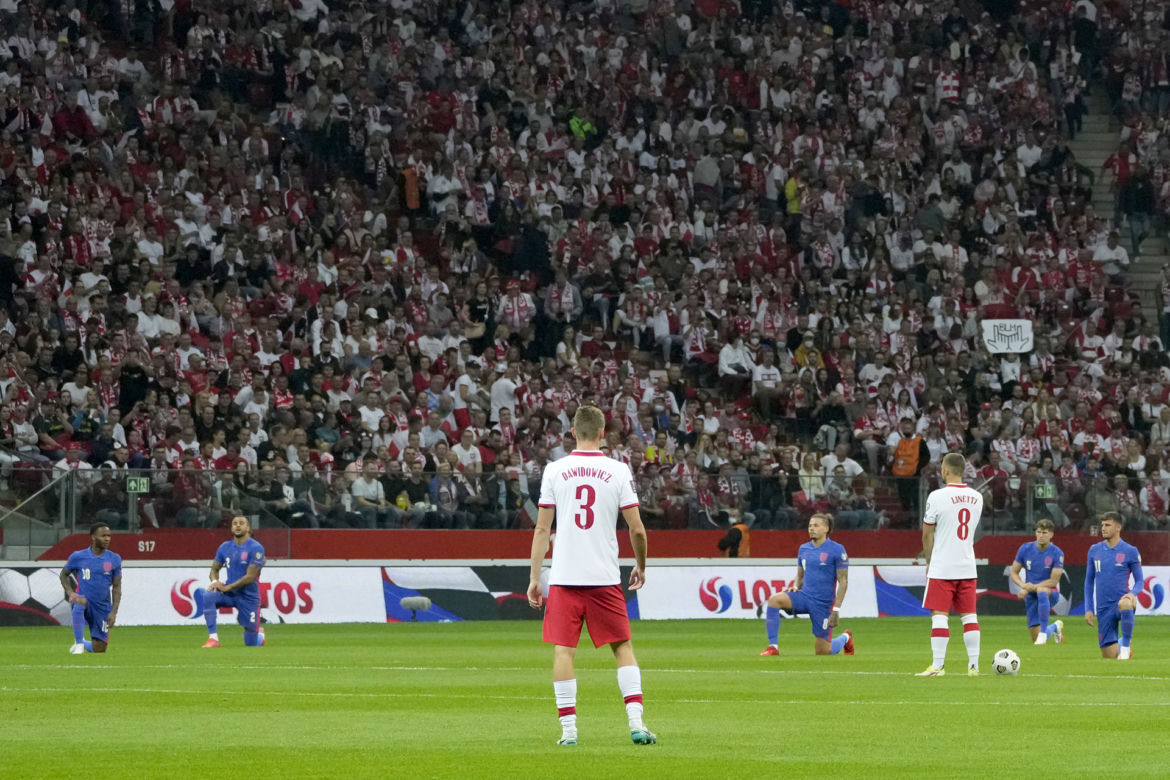 Angielscy piłkarze klękali na Stadionie Narodowym