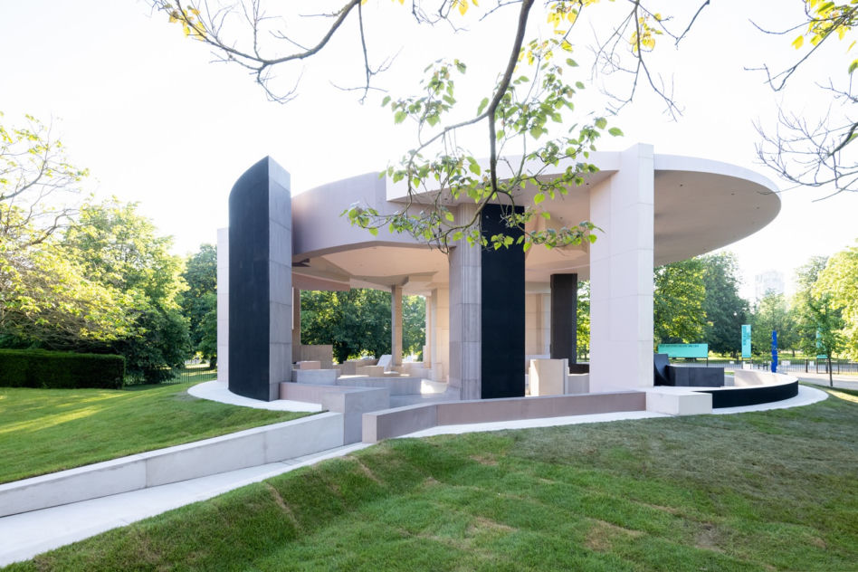 Decentralizacja architektury – rozmowa z Natalią Grabowską, kuratorką Serpentine Pavilion