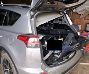 Nalot na dziuplę. Policjanci odzyskali auto za 100 tysięcy