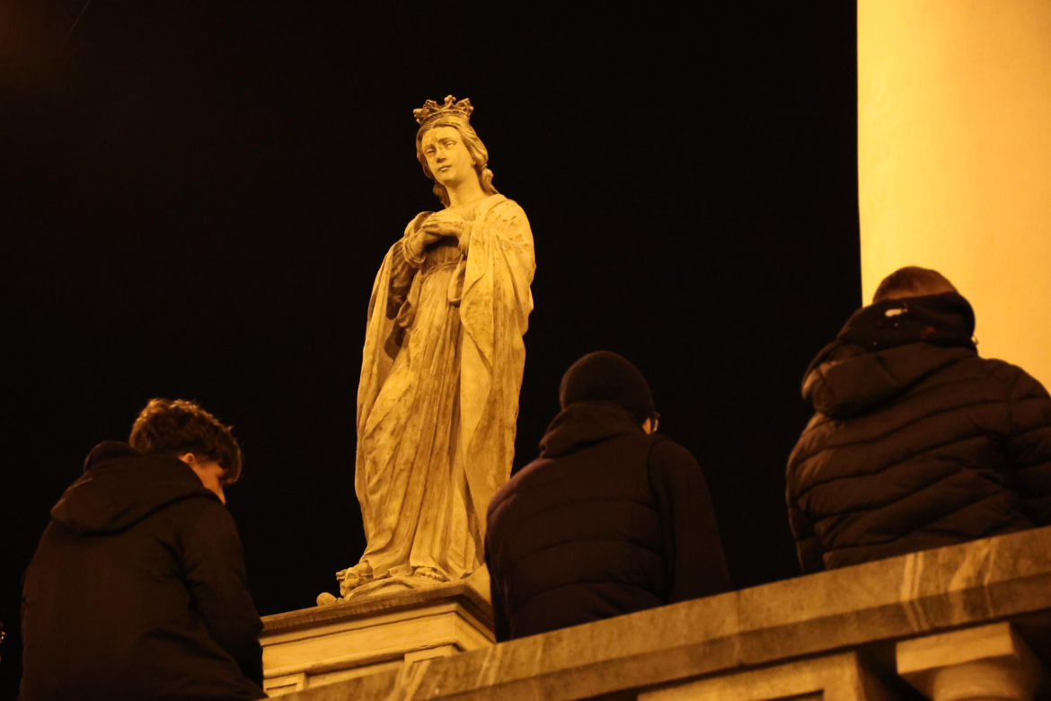 Kilka tysięcy osób w piątkowy wieczór wyruszyło z Lublina w 10. Ekstremalną Drogę Krzyżową