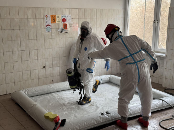 Potężne manewry strażaków na Pomorzu. Do akcji weszły psy ratownicze i policyjni antyterroryści