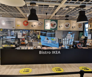 Słynne hot-dogi w IKEA Katowice powracają! Można je wziąć na wynos. Podobnie jak szwedzkie klopsiki. W zeszłym roku sprzedano ich 3,5 miliona!