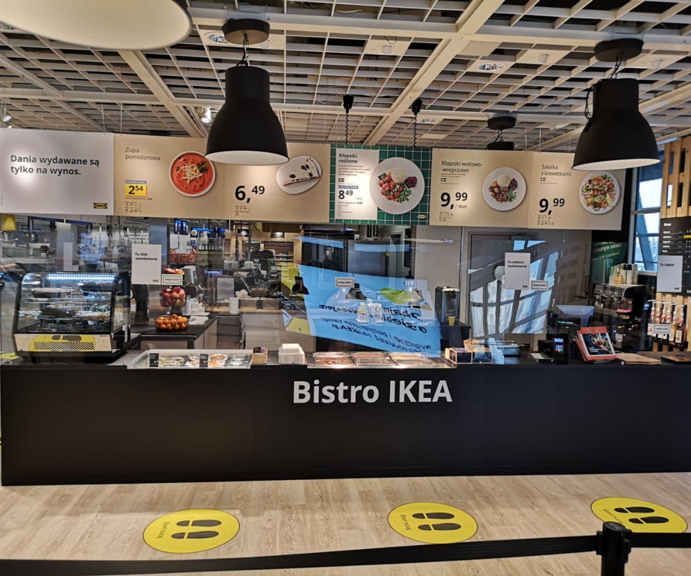 Słynne hot-dogi w IKEA Katowice powracają! Można je wziąć na wynos. Podobnie jak szwedzkie klopsiki. W zeszłym roku sprzedano ich 3,5 miliona!