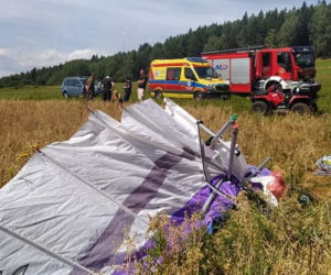 Lotniarz runął z wysokości pod Mieroszowem. Zginął na miejscu!