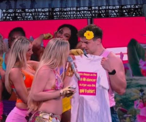 Radny z Konina na scenie z Zara Larsson