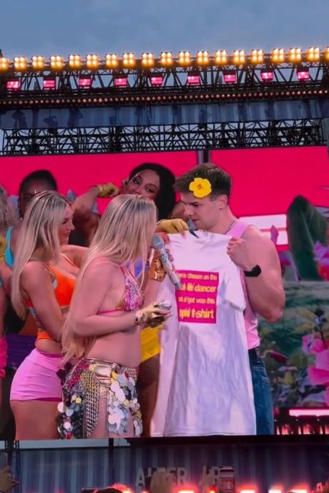 Radny z Konina na scenie z Zara Larsson