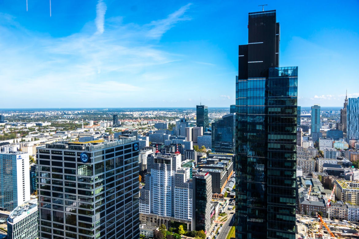 Niezwykła panorama Warszawy ze szczytu Skylinera!