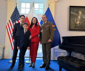 Wręczenie Krzyża Wielkiego Orderu Zasługi RP rodzicom Michaela Ollisa w Waszyngtonie, DC