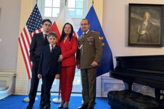 Wręczenie Krzyża Wielkiego Orderu Zasługi RP rodzicom Michaela Ollisa w Waszyngtonie, DC