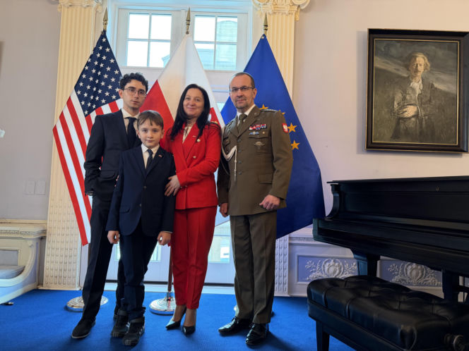 Wręczenie Krzyża Wielkiego Orderu Zasługi RP rodzicom Michaela Ollisa w Waszyngtonie, DC