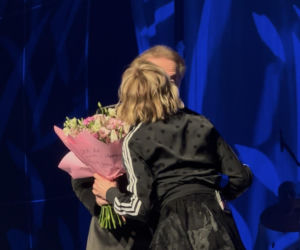 Michał Bajor na koncercie Anny Wyszkoni. Wskoczył do niej na scenę