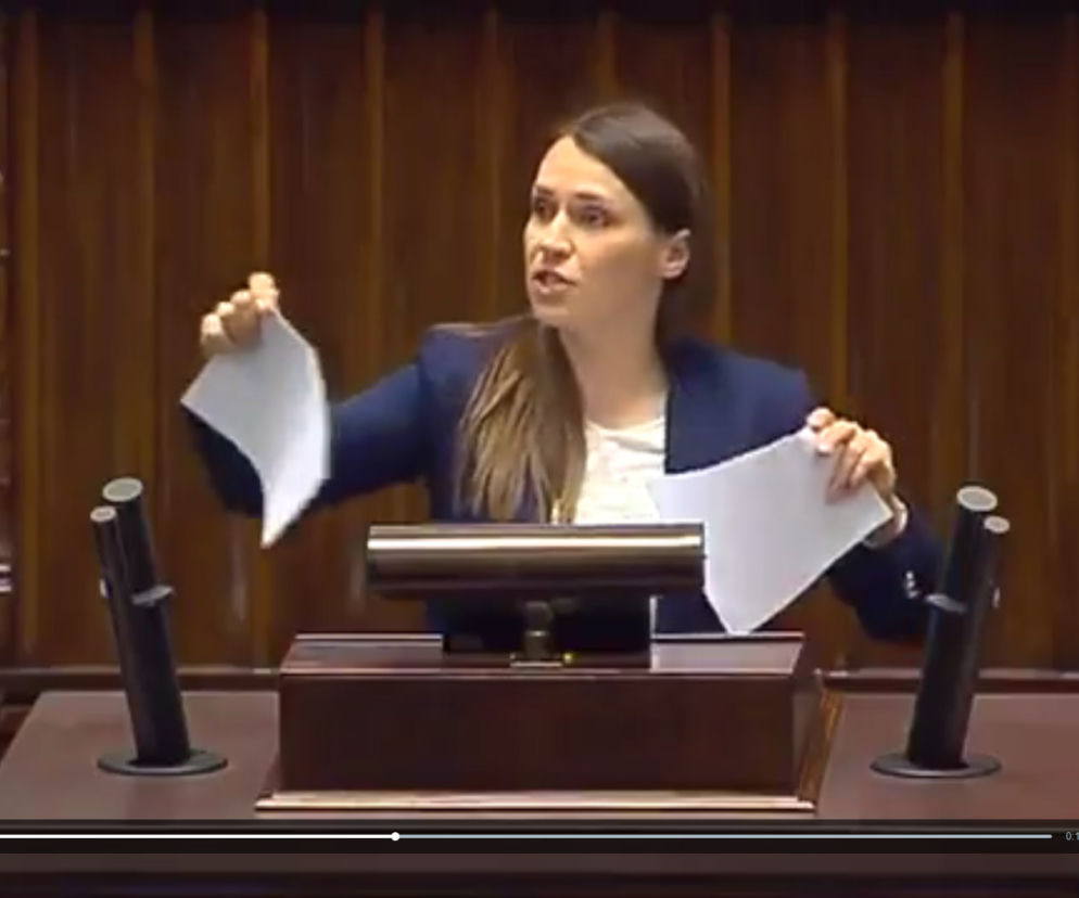 ANNA KOŁAKOWSKA OGOLIŁABY POMASCE.