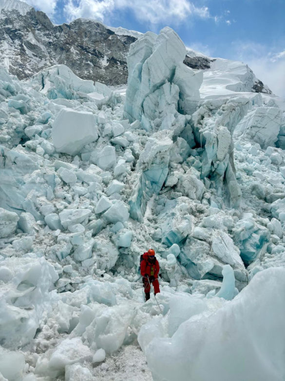 Szymon Jaskuła wspina się na Mount Everest