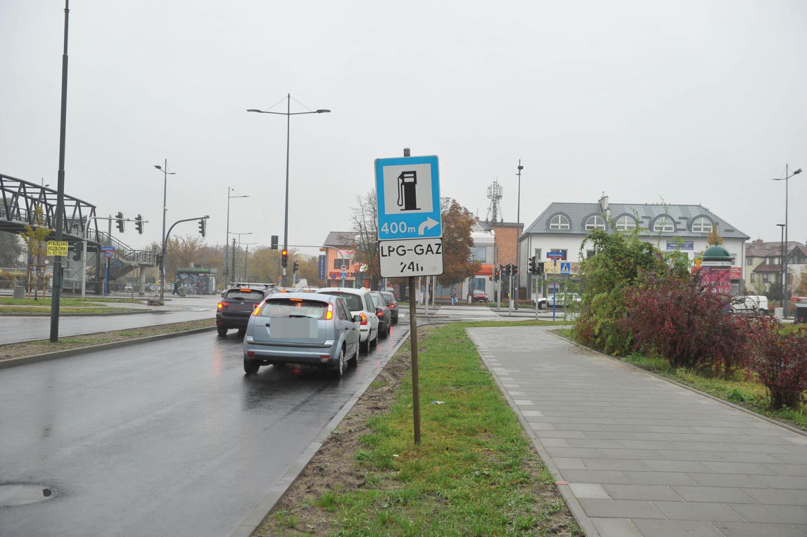  Stacja nie istnieje od 11 lat a znak wciąż stoi
