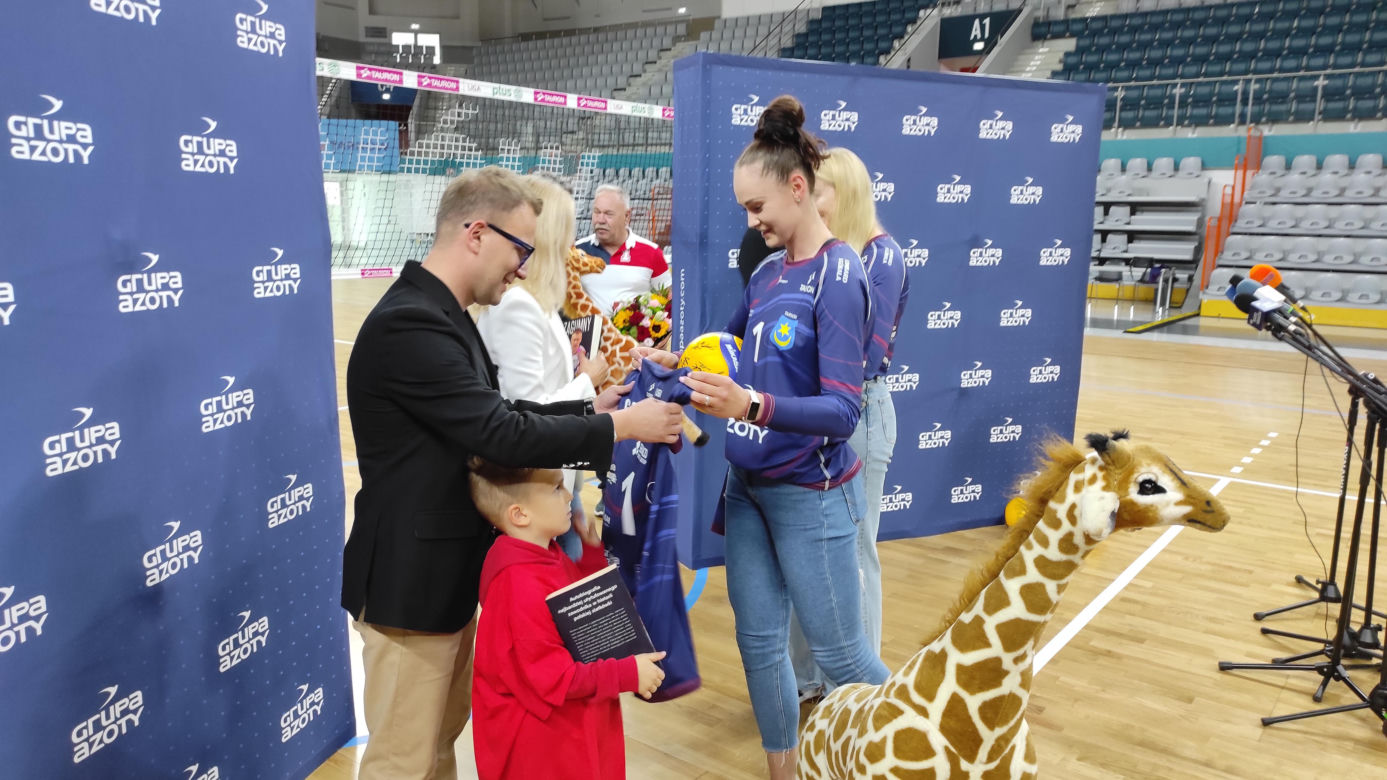 Podpisanie umowy sponsorskiej między Grupą Azoty S.A. i VOLLEY JEDYNKA Tarnów na sezon 2023/2024