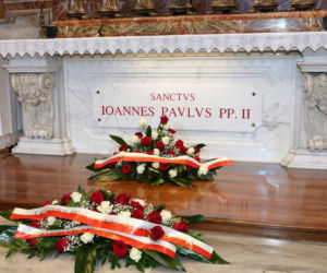 Marta Nawrocka poszła w takim stroju na grób Jana Pawła II