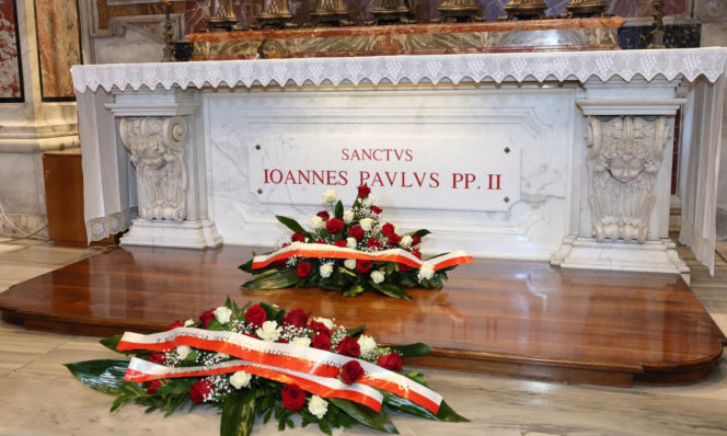 Marta Nawrocka poszła w takim stroju na grób Jana Pawła II