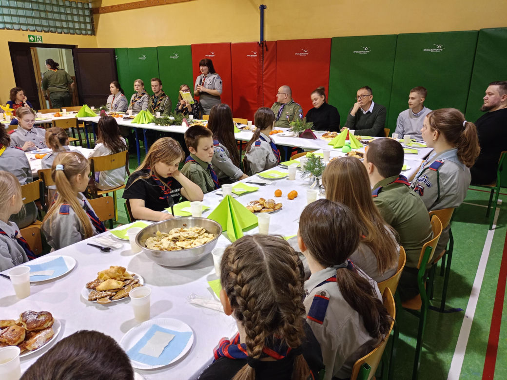 W zlocie bożonarodzeniowym Hufca ZHP Podlasie  w Siedlcach uczestniczyło w 2023 roku ok. 180 osób