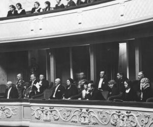Blichtr, przepych i spektakle. Zobacz, jak wyglądało życie teatralne dawnej Warszawy [GALERIA]
