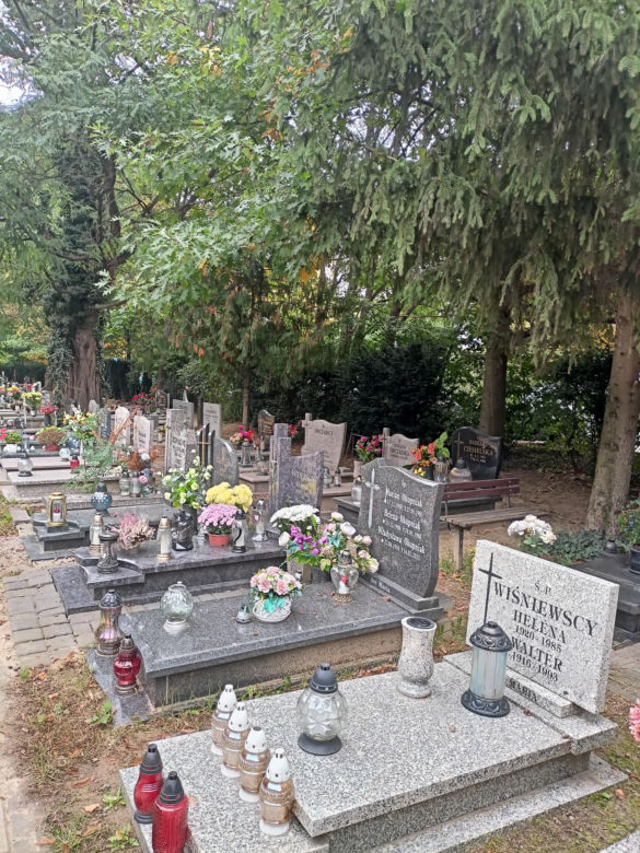 Ceny zniczy i wiązanek. Cmentarz Winiarski - Piątkowo Poznań