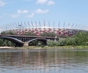Finał Pucharu Polski 2026 przyciągnie tłumy kibiców. Jak dojechać i wrócić z meczu? Utrudnienia w Warszawie