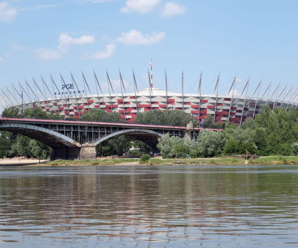 Finał Pucharu Polski 2026 przyciągnie tłumy kibiców. Jak dojechać i wrócić z meczu? Utrudnienia w Warszawie