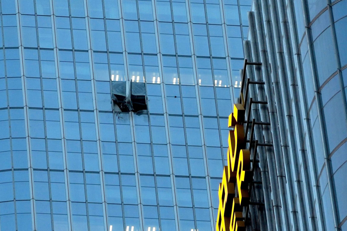 Mały samolot uderzył w piątek w 108-piętrowy wieżowiec CITIC Tower